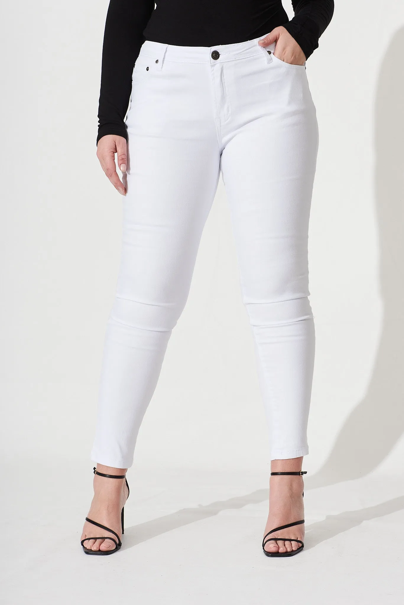 Brooklyn Mid Rise Jeans In White Denim