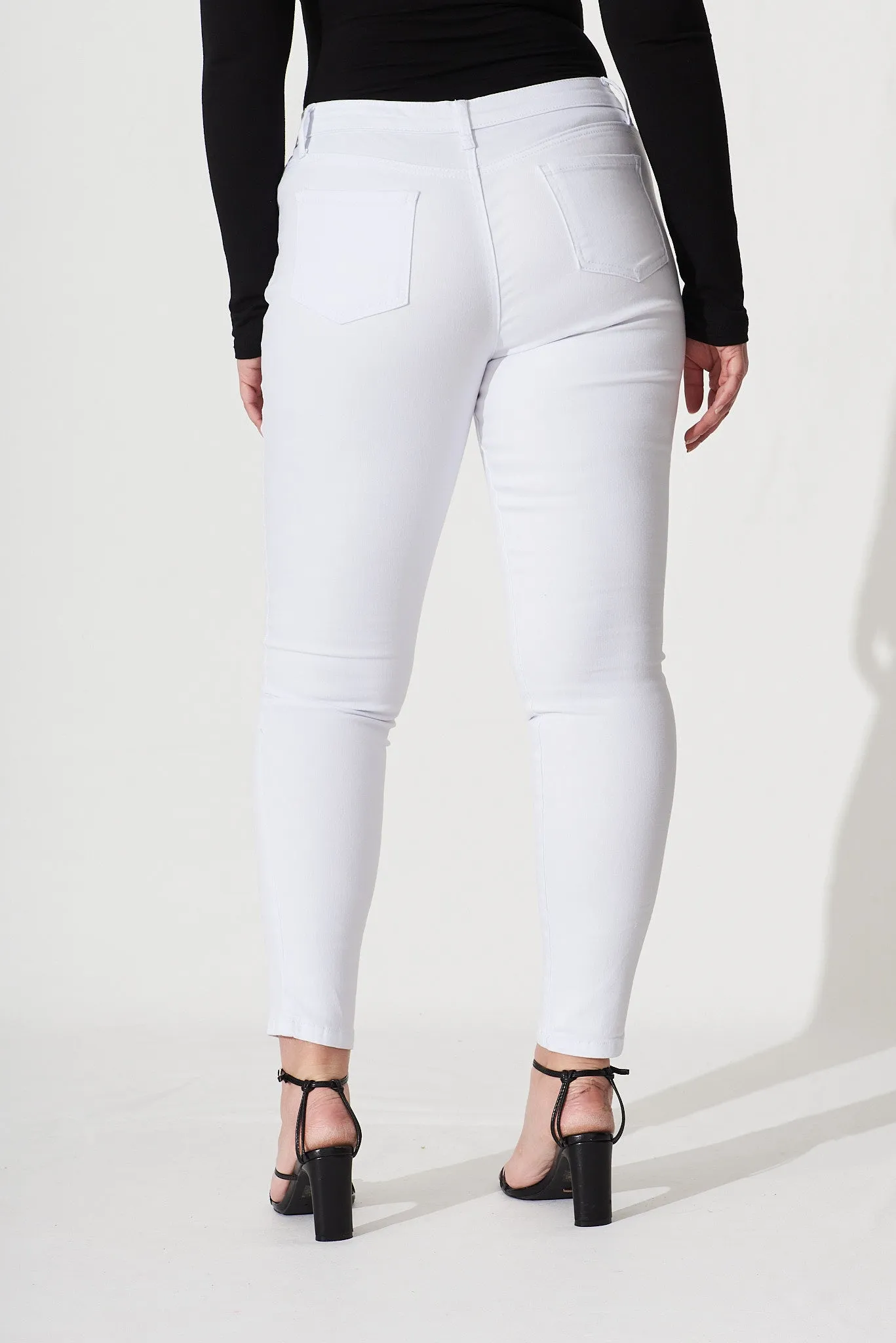 Brooklyn Mid Rise Jeans In White Denim