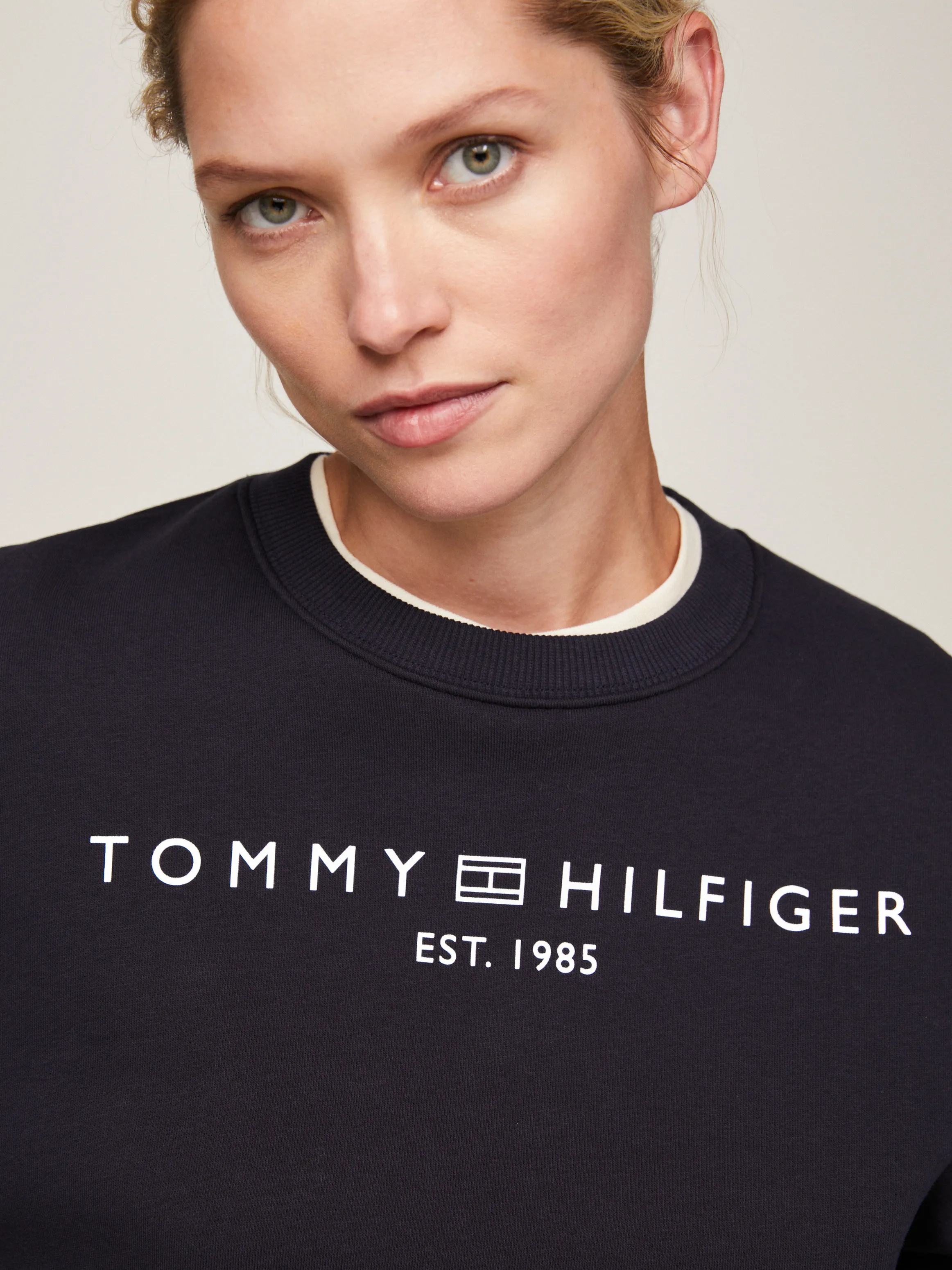 Chest Logo Crew Neck Sweatshirt | Sweatshirts & Hoodies | Tommy Hilfiger