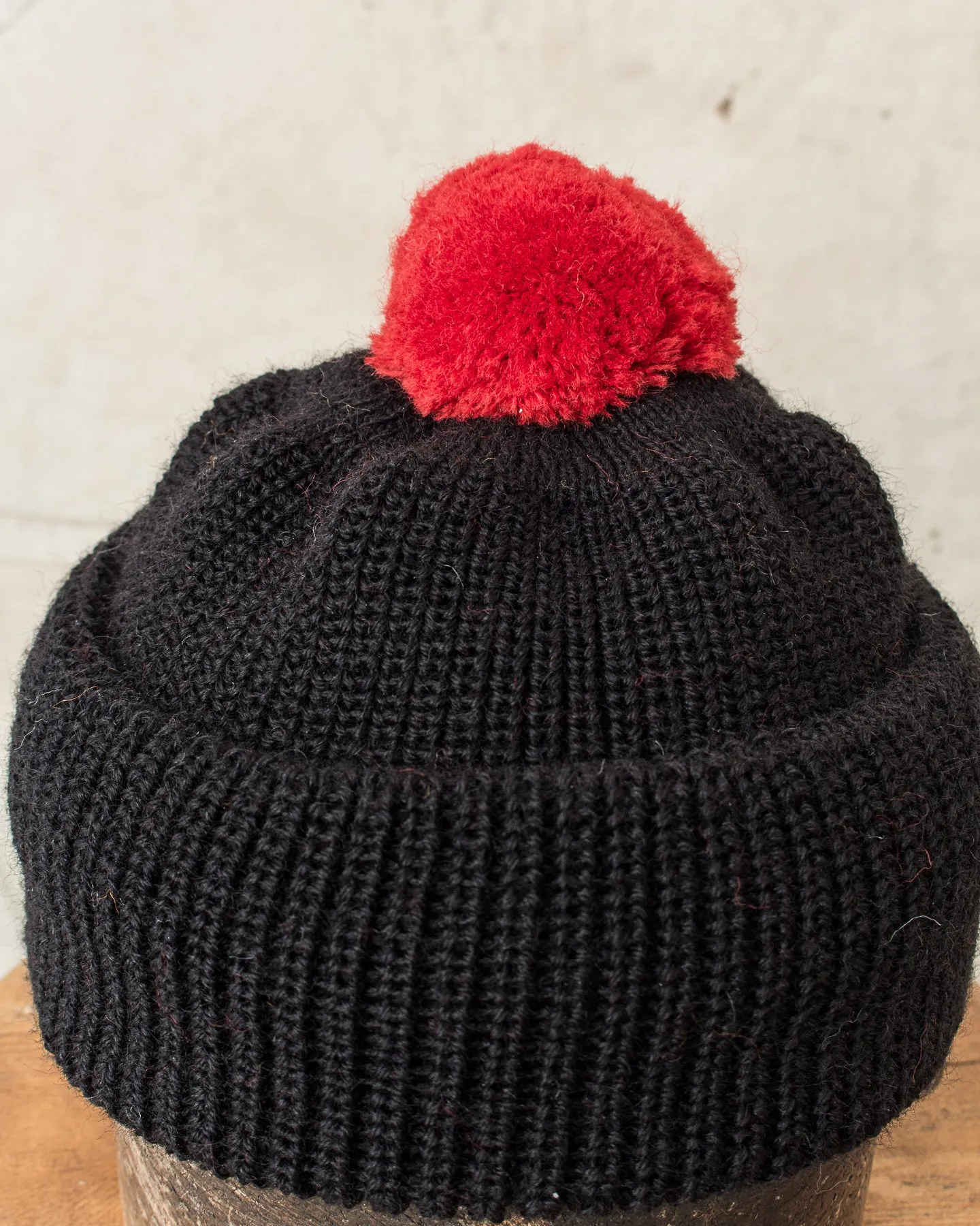 Heimat Mechanics Bobble Wool Hat Schwarz / Safety Red