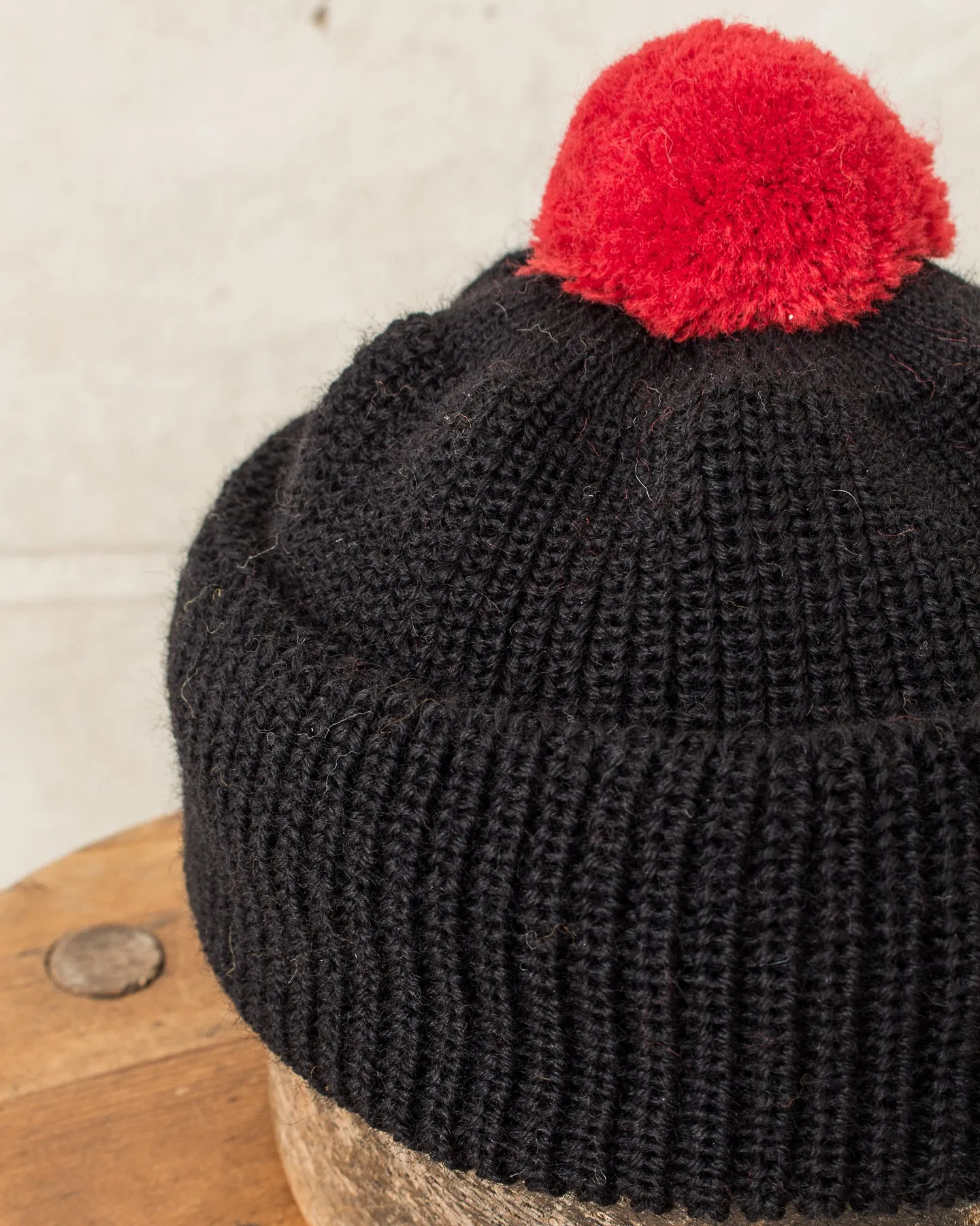 Heimat Mechanics Bobble Wool Hat Schwarz / Safety Red