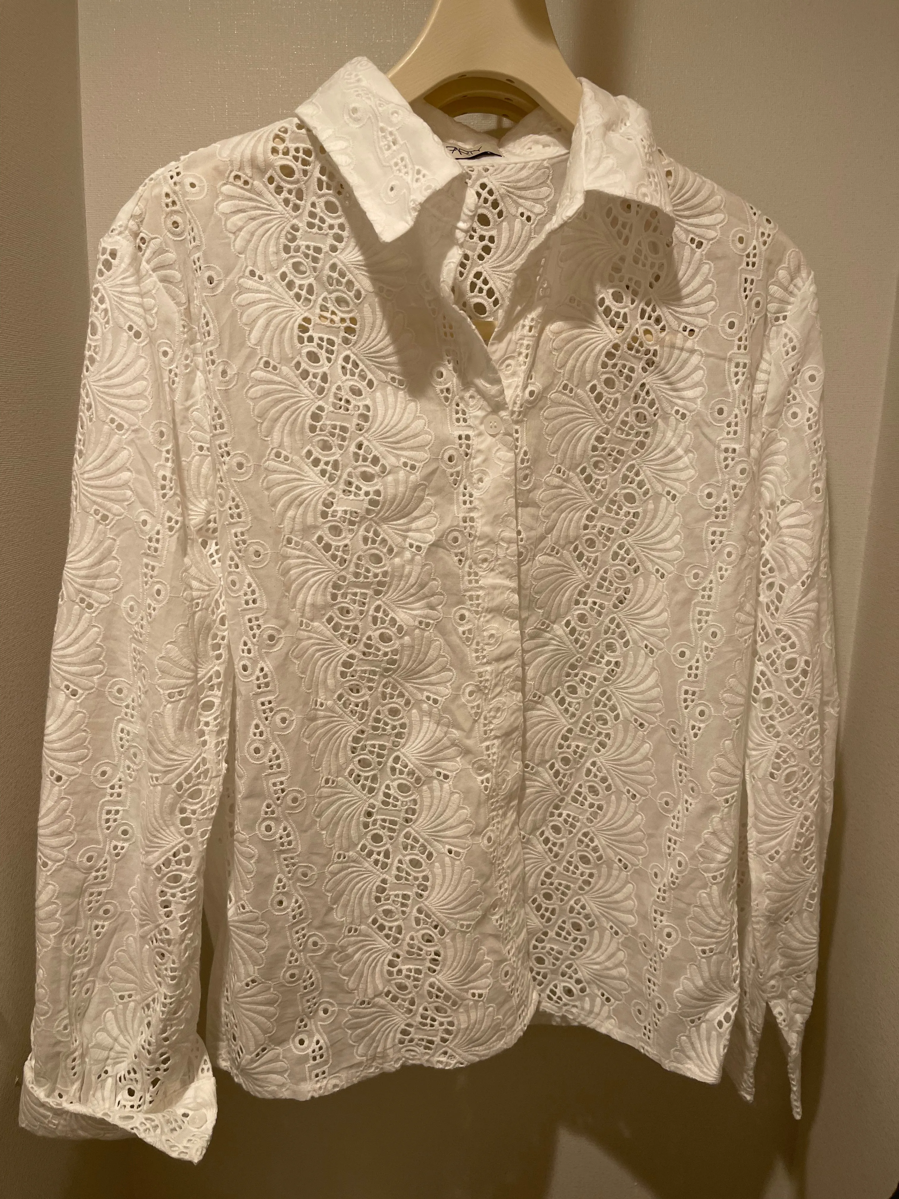 lace shirt