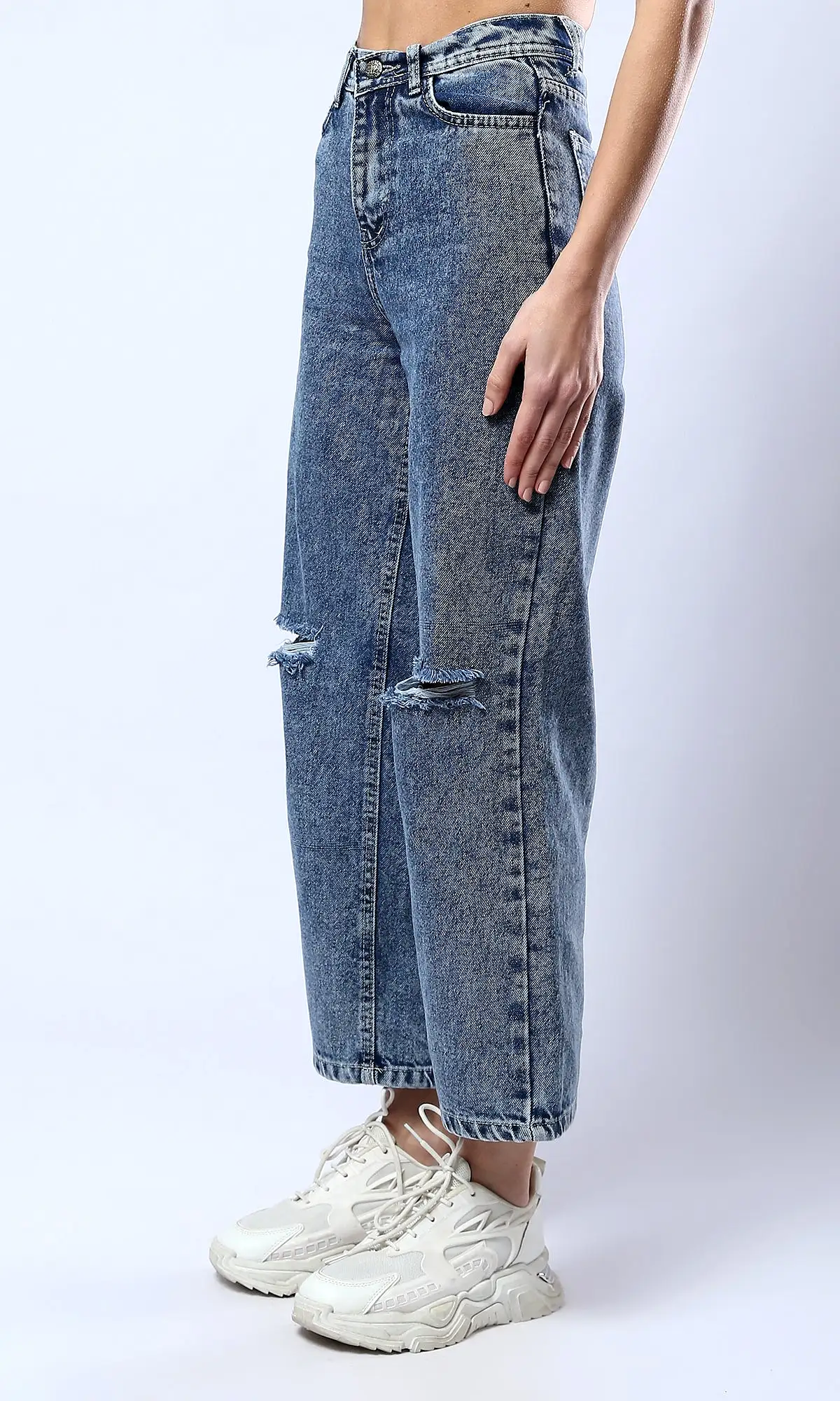 O179584 Comfy Straight Light Vintage Jeans With Front Cuts