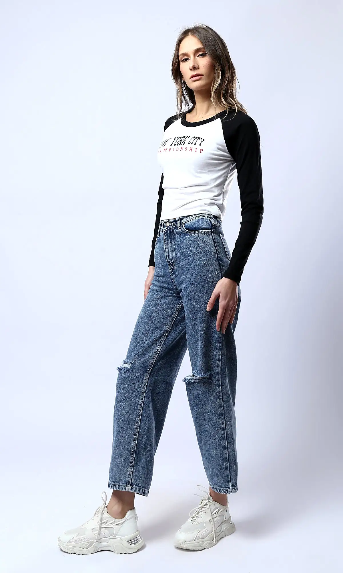 O179584 Comfy Straight Light Vintage Jeans With Front Cuts