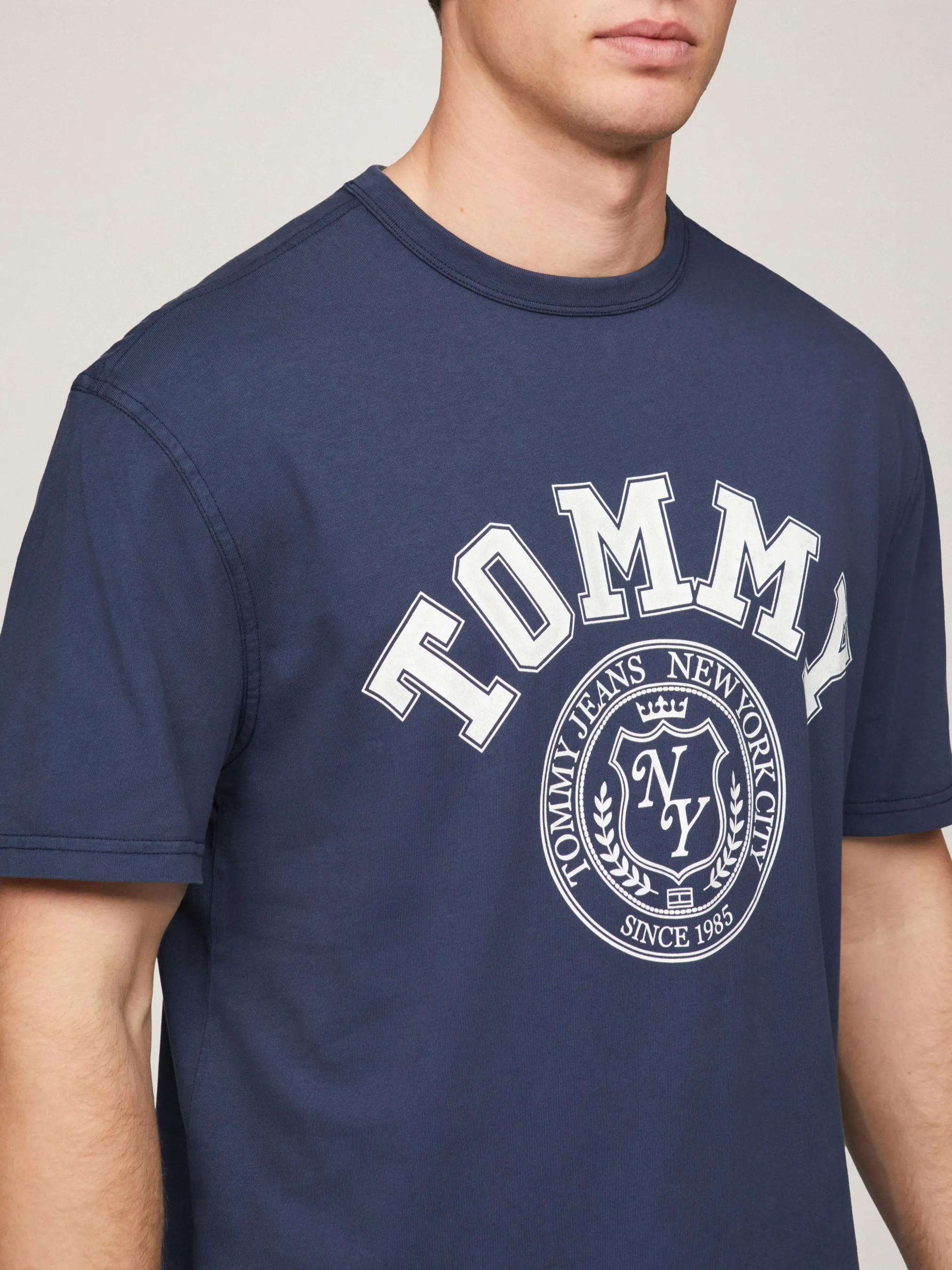 Regular Vintage Arch Tommy Tee | T-Shirts | Tommy Jeans